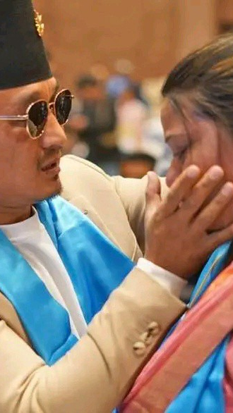 जेनजी शहीदकी आमा सुदनलाई भेट्दा भावुक