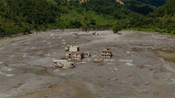 तेस्रो तलामा पुग्दा बाढीले एकै चिहान बनाएका २३ जना को थिए ?