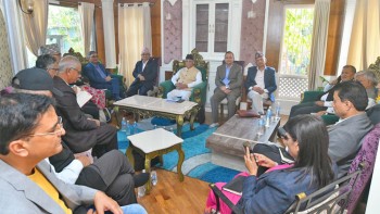 नेताहरुले राजीनामा मागे, ओलीले गरे महेश बस्नेतको प्रशंसा 