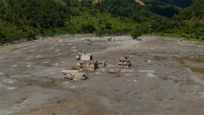 तेस्रो तलामा पुग्दा बाढीले एकै चिहान बनाएका २३ जना को थिए ?