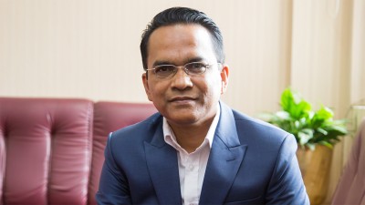 गभर्नरको गोलचक्कर, कहाँबाट आइपुगे विश्व पौडेल ?