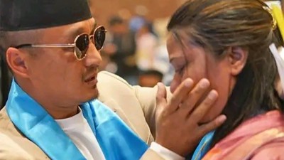 जेनजी शहीदकी आमा सुदनलाई भेट्दा भावुक