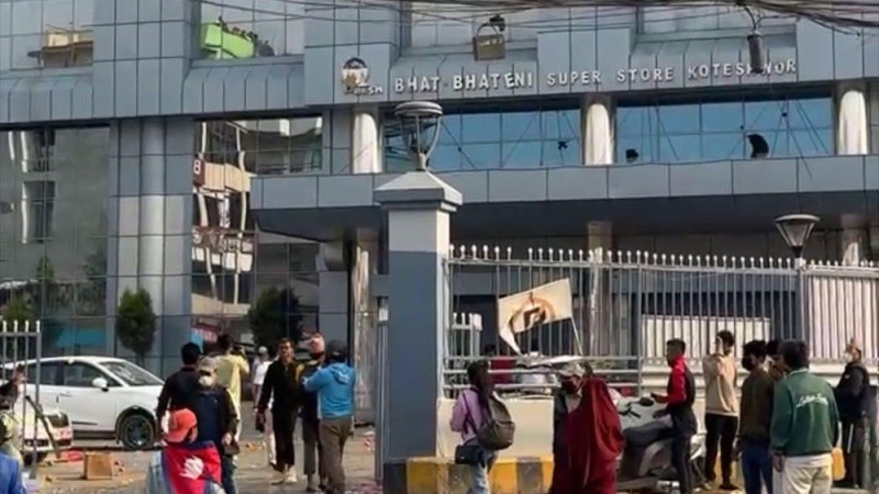 कोटेश्वर भाटभटेनीमा राजावादीको तोडफोड र लुटपाट