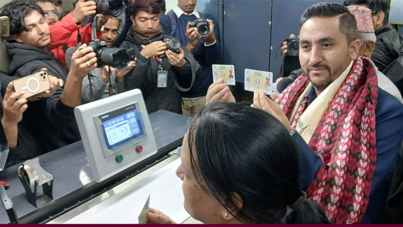 १० वर्ष स्मार्ट लाइसेन्स बाँडेपछि फेरि कागजकै लाइसेन्स