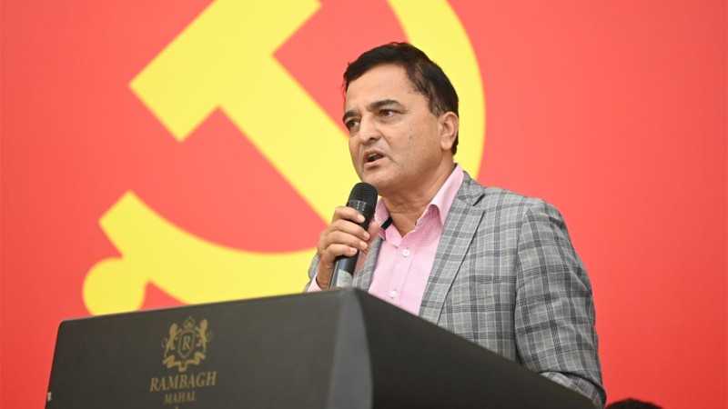 नेतृत्व छाड्न योगेशले दिए ओलीलाई दुई विकल्प