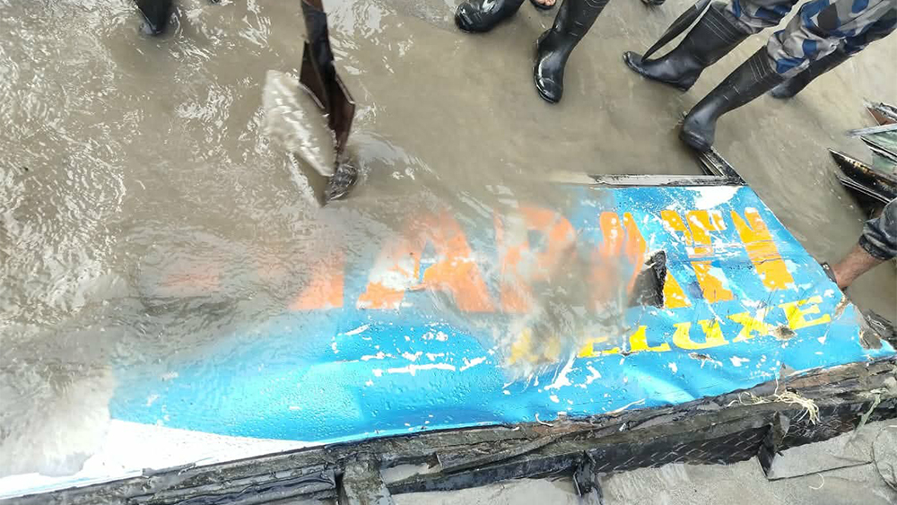 सिमलतालमा पहिरोमा बगेको बस डेढ वर्षपछि भेटियो