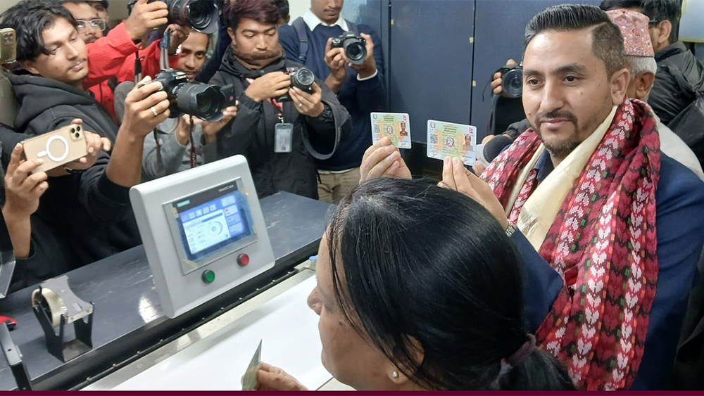 १० वर्ष स्मार्ट लाइसेन्स बाँडेपछि फेरि कागजकै लाइसेन्स