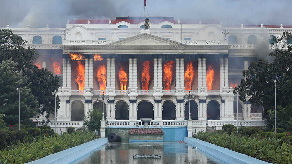 सिंहदरबार आगलागीबारे सेना : मानवीय सुरक्षा हेरेर काम गर्‍यौं 