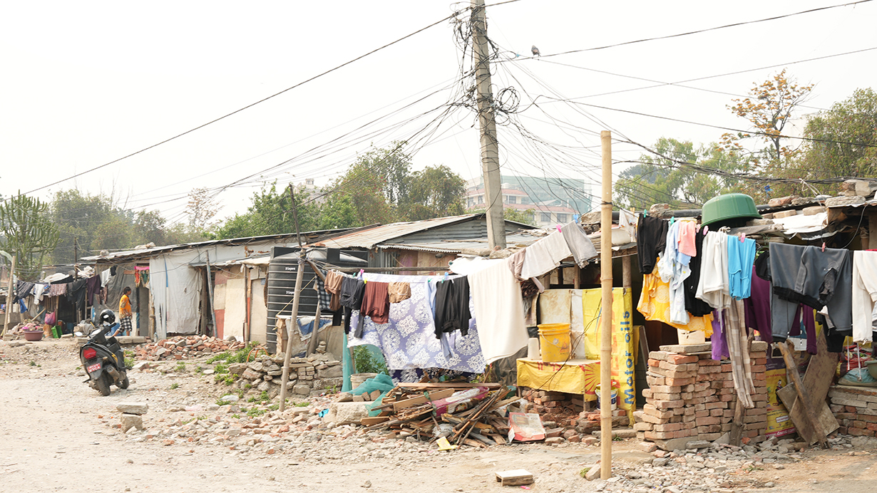 पहिले सुकुम्बासीलाई उठाइने, अनि डोजर चलाउने