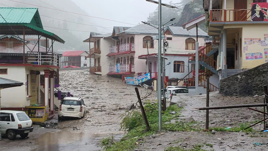 भारतको उत्तराखण्डमा भीषण बाढीले बस्ती नै बगायो, ४ जनाको मृत्यु, धेरै मानिस बेपत्ता