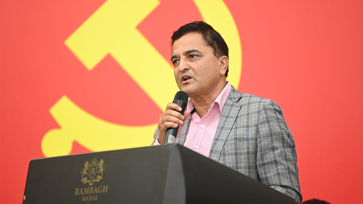 नेतृत्व छाड्न योगेशले दिए ओलीलाई दुई विकल्प