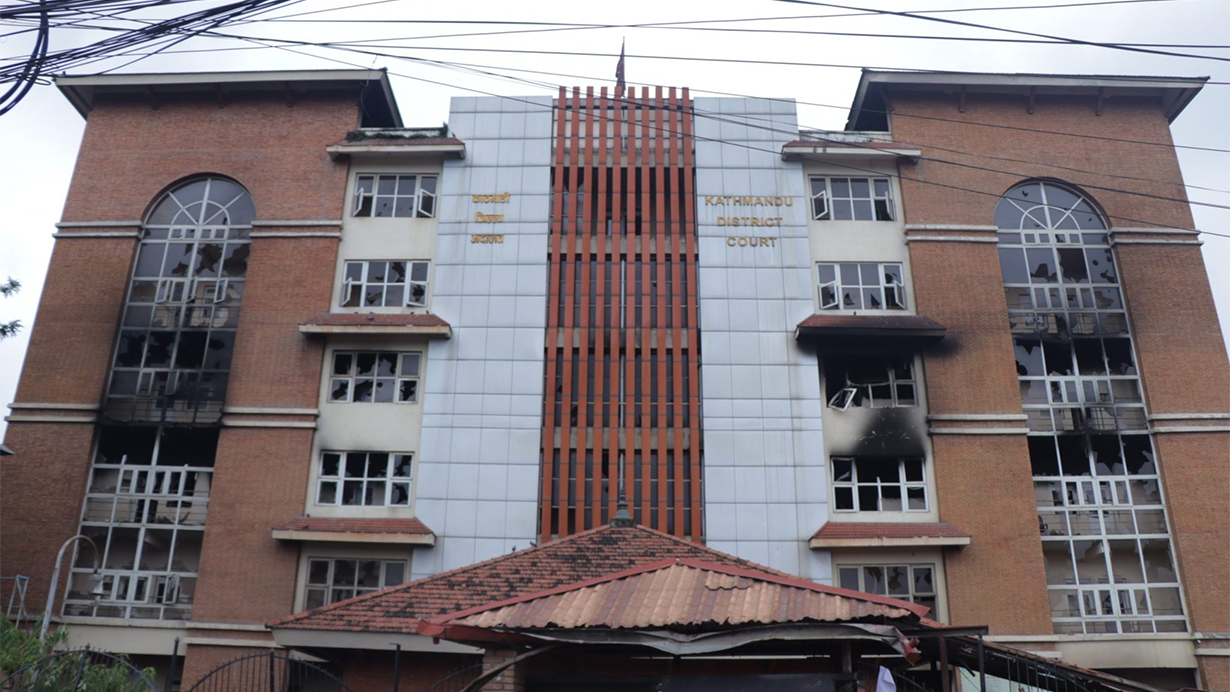 जलेका सरकारी भवन प्रयोग गर्न नमिल्ने, काठमाडौं जिल्ला अदालत पुरै भत्काउनुपर्ने
